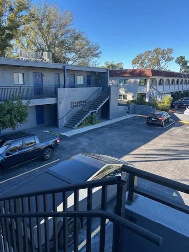 Building Photo - Well maintained 2/1 centrally located