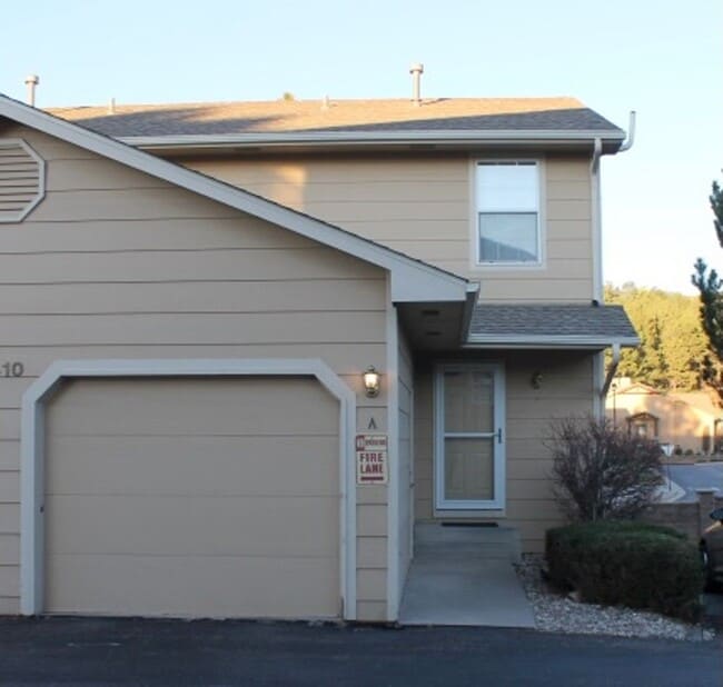 Building Photo - End- unit townhome on Hamlet!