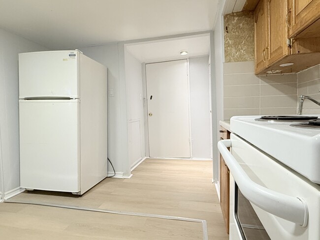 Building Photo - 1664 Goyeau St Unit Lower