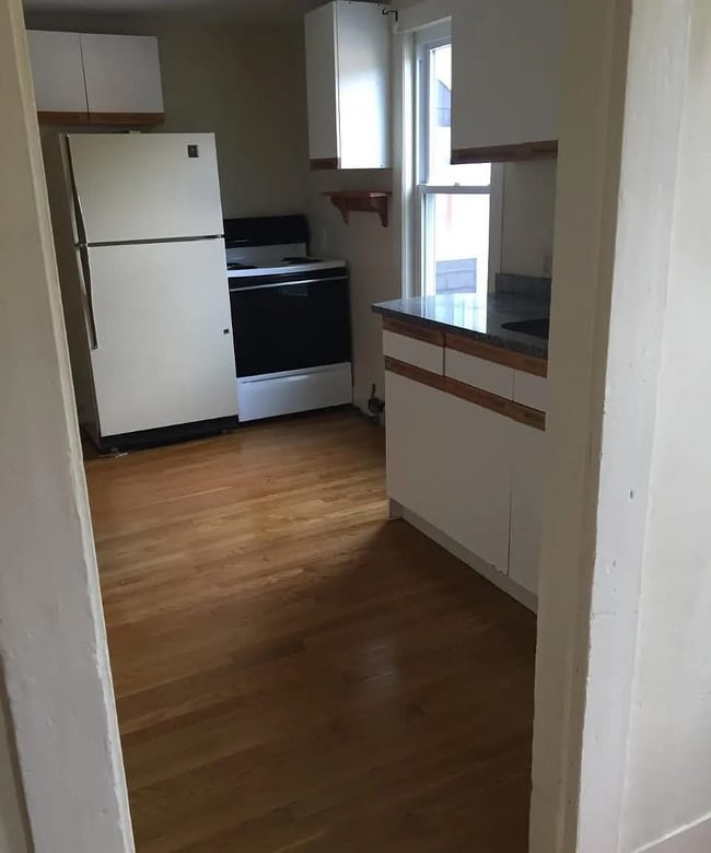 102 Church St Unit Large 1 Bedroom Apartment Holliston, MA