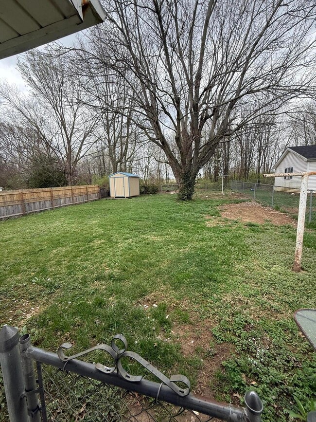 Photo - 719 Moberly Rd