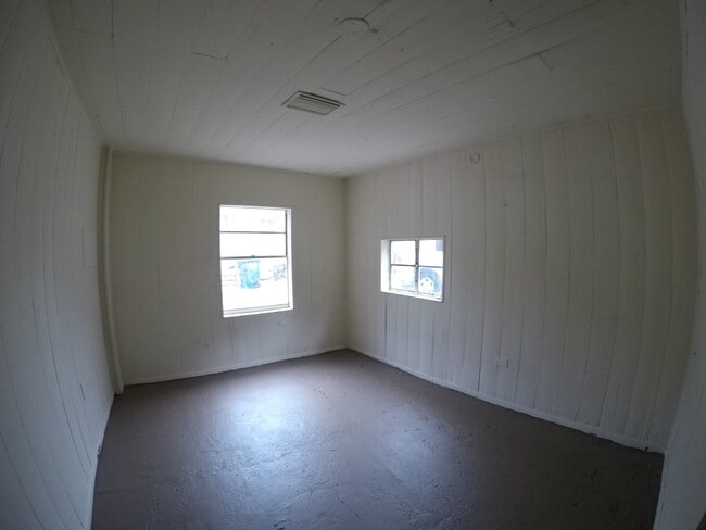Photo - 505 1/2 E Virginia Ave