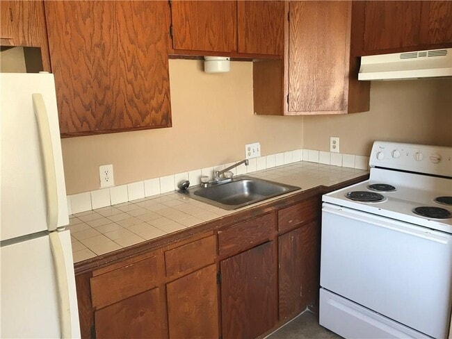 Photo - 1638 Post Rd