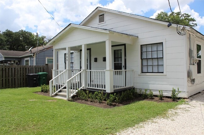 Photo - 229 Neyland St