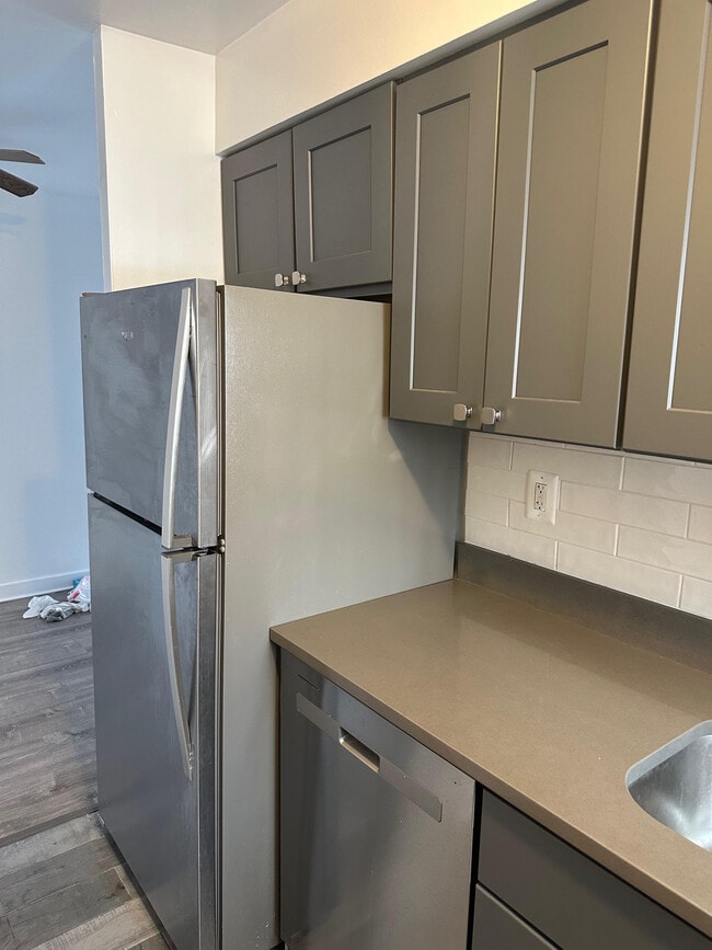 Photo - 3825 N Pine Grove Ave Unit STUDIO