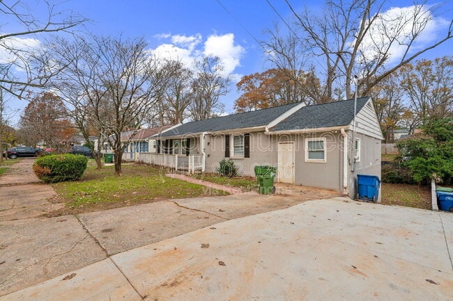 Photo - 927 Byron Dr SW