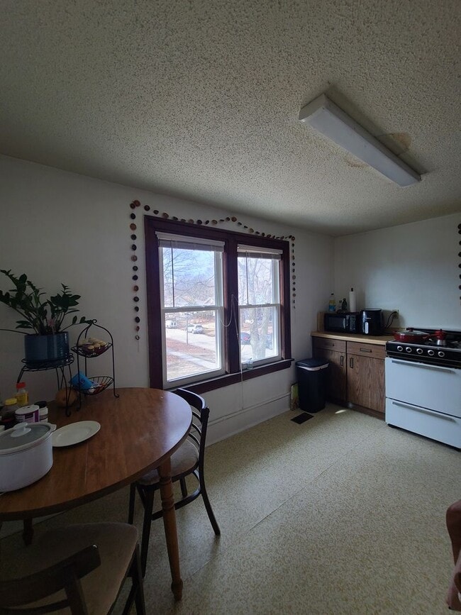 Photo - 709 N Busey Ave Unit 2