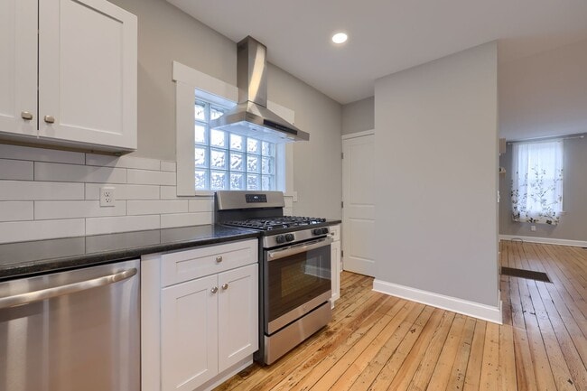 Photo - 13 E New St