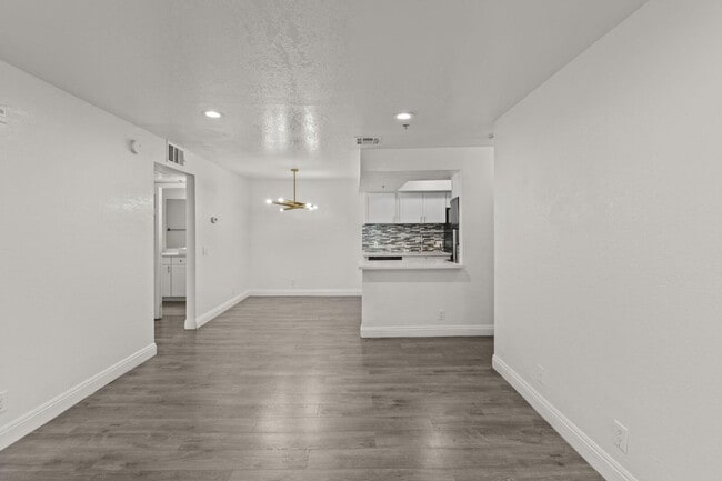 Photo - "Spacious 2-Bed, 2-Bath Condo Retreat in the Heart of Las Vegas!" Unidad 2047