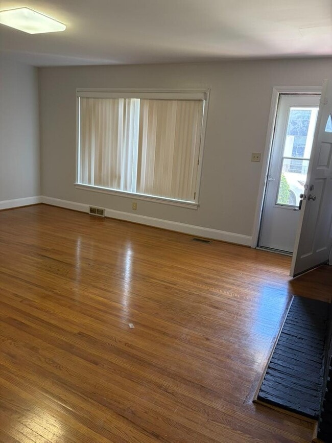 Photo - 6015 Monroe Rd
