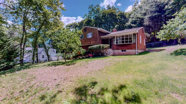 Building Photo - Spacious 3-Bedroom Split-Level with Firepl... Rental