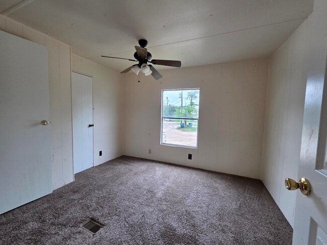 Photo - 106 Clark St