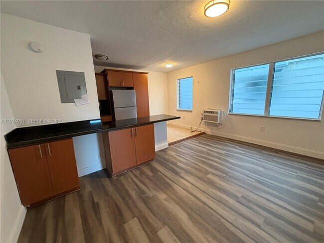 Photo - 7928 Harding Ave Unidad 1