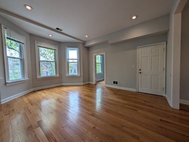 Photo - 1911 W Addison St Unidad 3