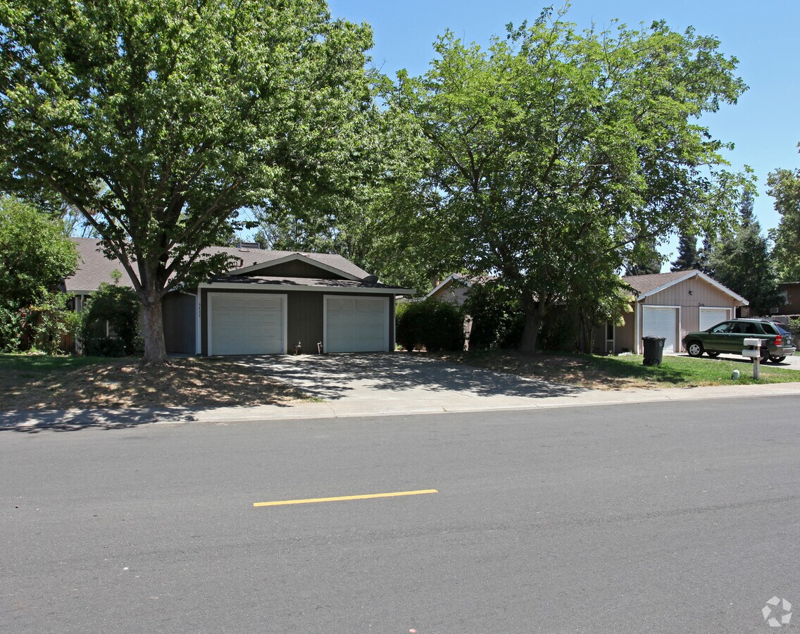 Photo - 3433-3439 Viking Dr