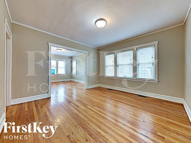 Photo - 5143 W Fletcher St