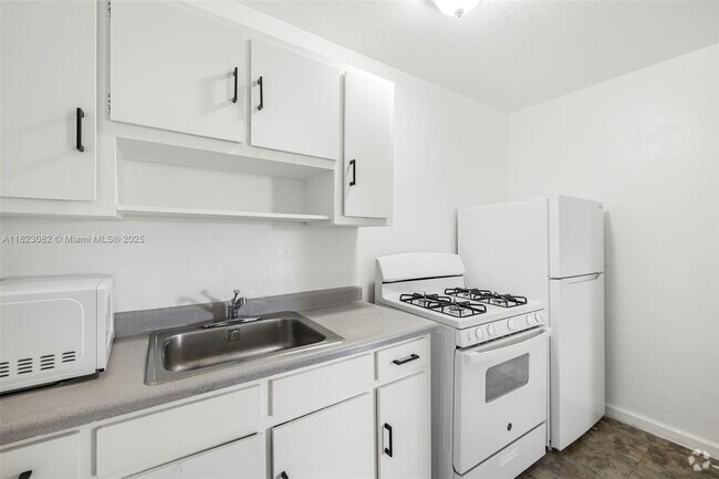 Building Photo - 126 SW 18th Ave Unit 5 Rental