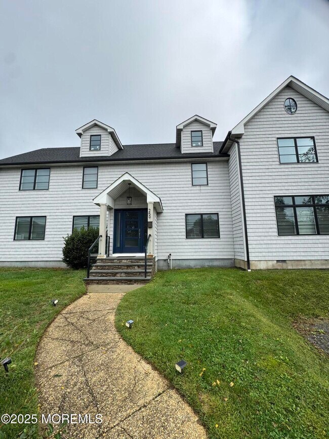 Building Photo - 259 Roosevelt Ave