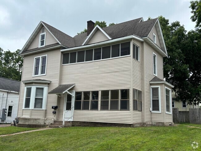 Building Photo - 1023 E Grand Ave Rental
