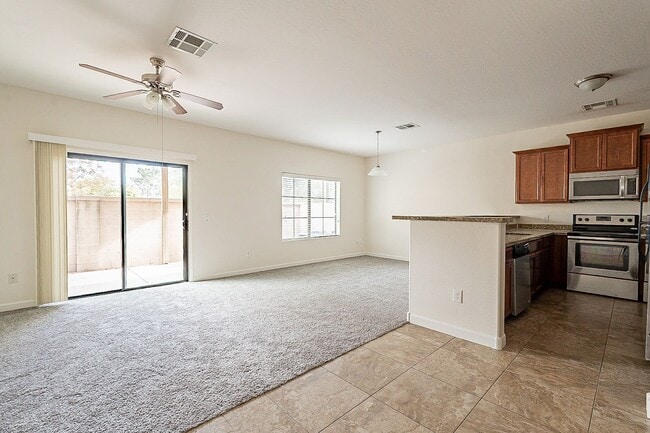 Photo - Large 3 bedroom 3 bathroom townhomes Unit 18