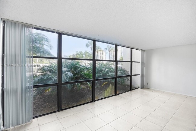 Photo - 1000 Parkview Dr