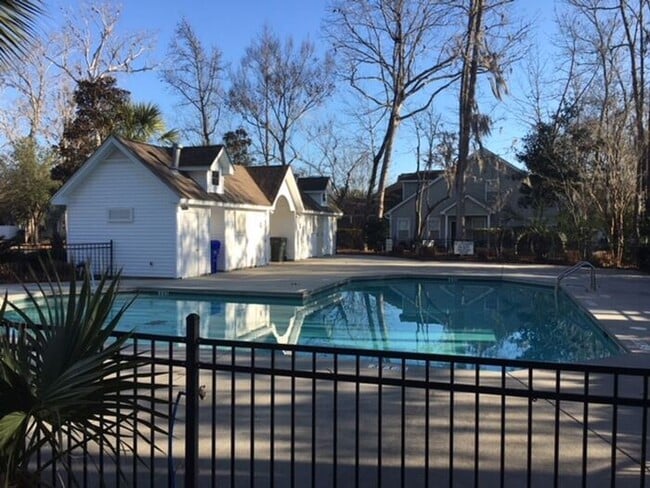 Photo - 322 Weeping Willow Way