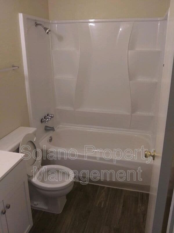 Photo - 1104 School St