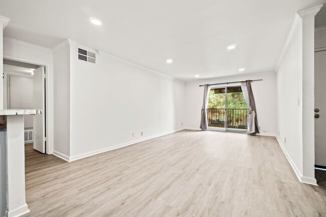 Building Photo - 247 N Capitol Ave Rental