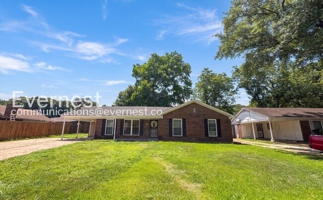 Building Photo - 3 Bed/2 Bath Home with Carport / Available Now!
