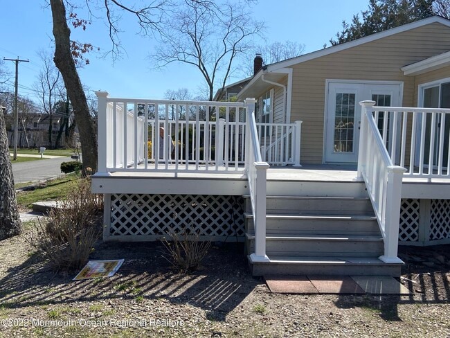 211 Henley Ave