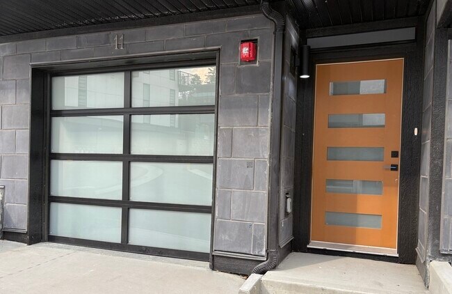 Building Photo - 1980 Upper Sundance Dr