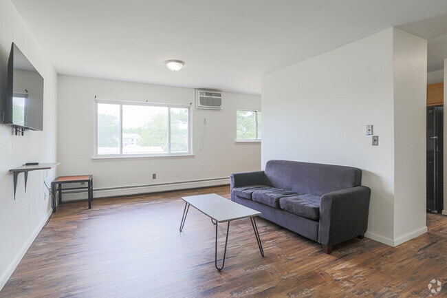 2BR, 1BA - 1,000SF - Living Room