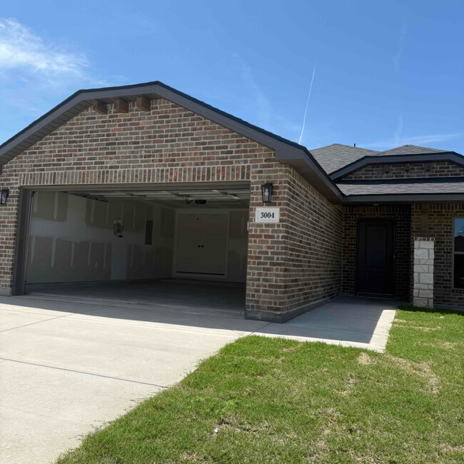 Photo - 3004 Buckthorn Dr House