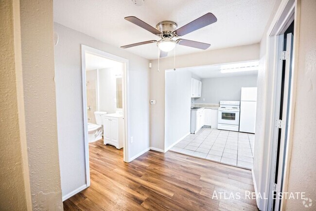 Building Photo - Affordable 2 Bed and 1 Bath! Newer Floorin... Unit 5 Rental