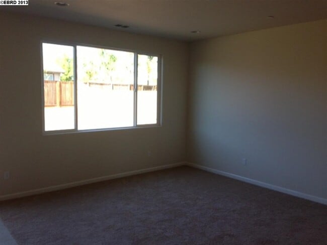 Photo - 494 Shannon Way