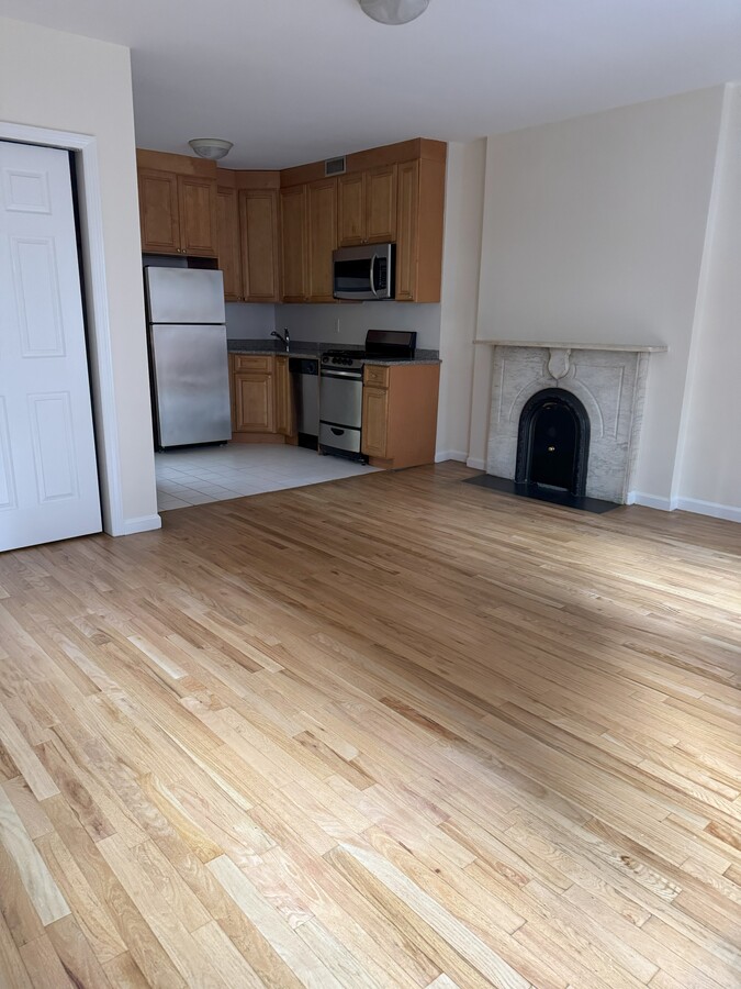 Photo - 69 W 55th St Townhome