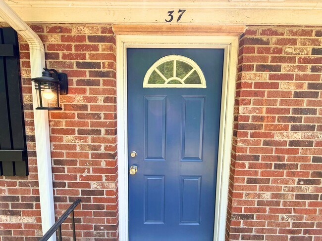 37 Carriage Dr