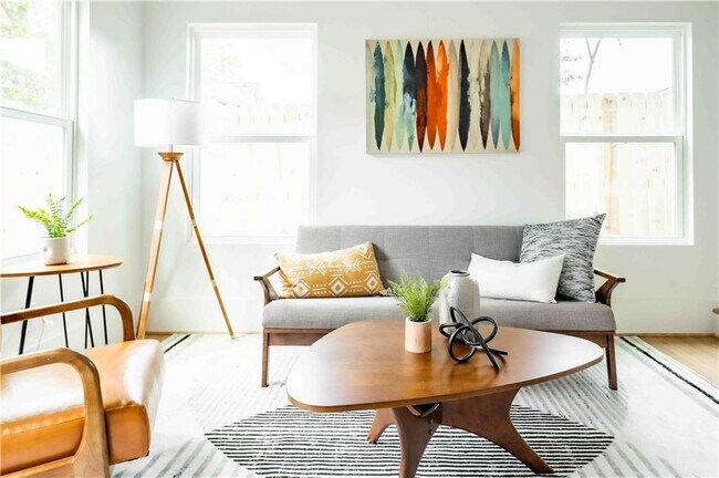 Photo - 991 Manigault St SE