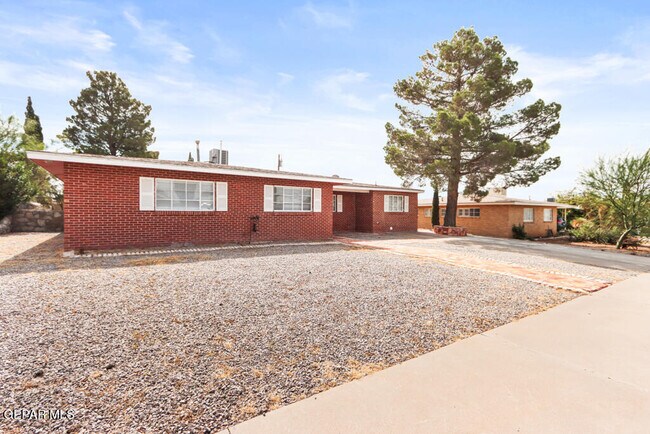 Photo - 417 Christopher Ave