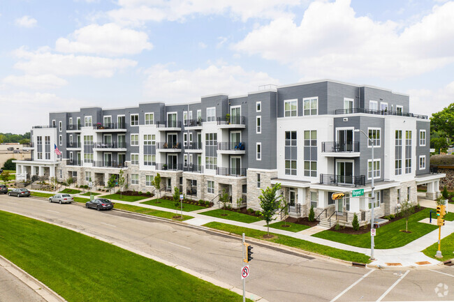 The Hamptons at Hilldale - The Hamptons at Hilldale Apartments