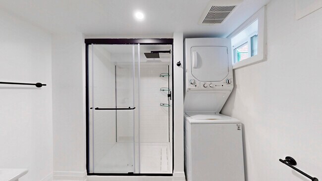 Photo - 253 Oakwood Av