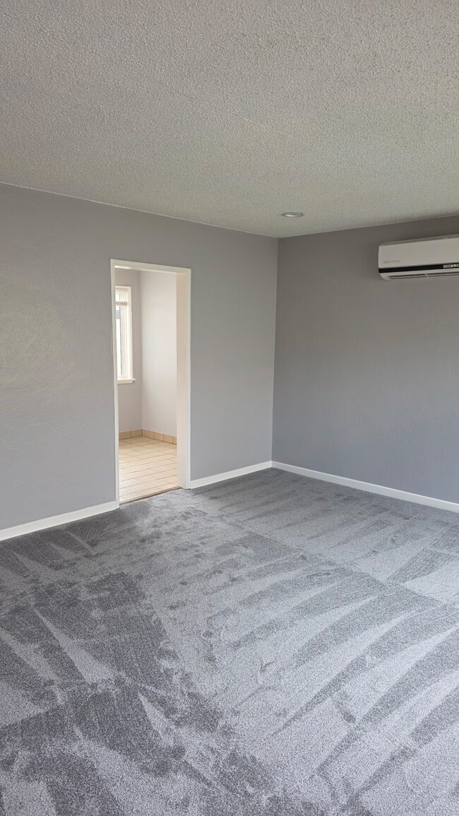 Photo - 17030 Woodruff Ave Unidad 17030