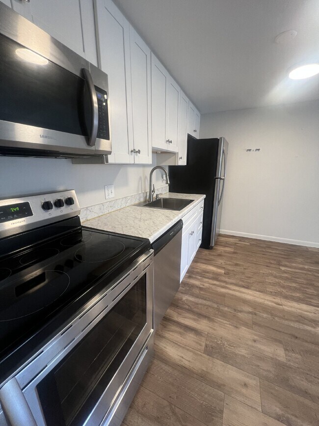 1 bedroom/ 1 bath on Highway 58! - 1 bedroom/ 1 bath on Highway 58! Apartment Unit 192
