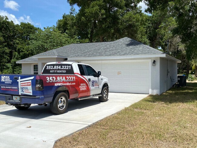 Photo - Desirable SE Ocala Neighborhood 3/2/2 **Won't Last**