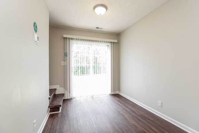 Photo - 1464 Rochester Dr