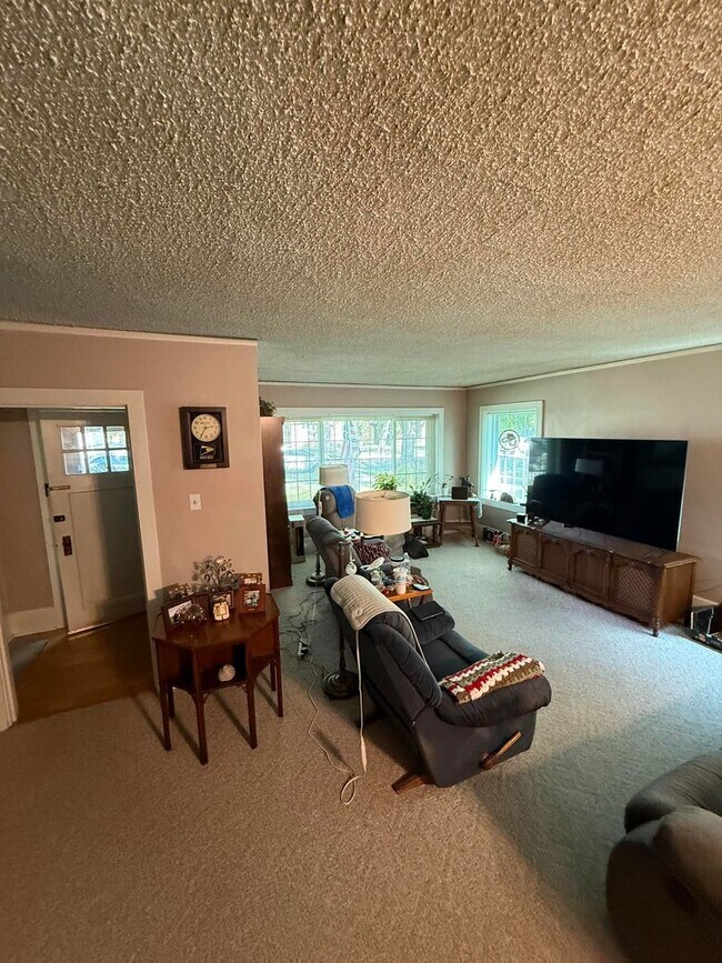 Photo - Warm & Furnished 2BR Home Near Billings Cl...