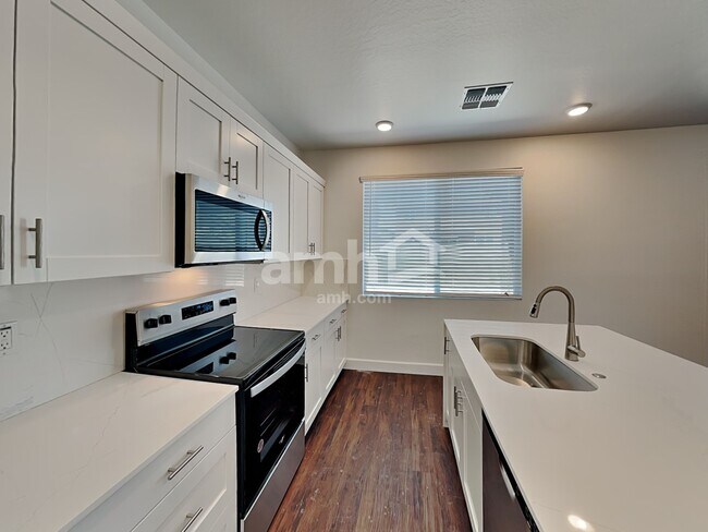 Photo - 17110 W Lawrence Ln