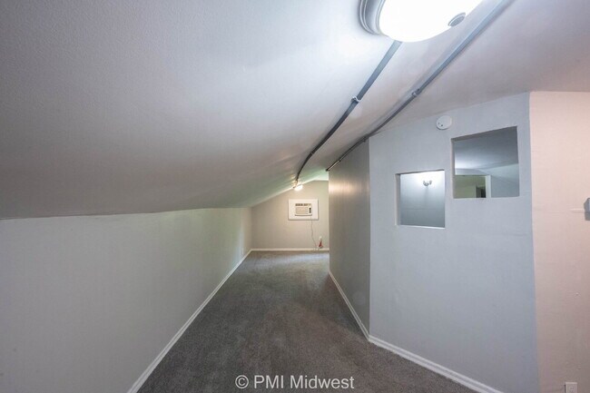 Photo - "Chic Studio Living: Spacious 768 Sq Ft Gem in Indianapolis!" Unit B