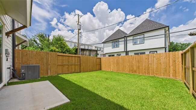 Photo - 6734 Lozier St