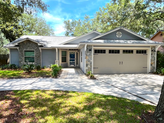 Building Photo - 3/2 Centrally located! Walk to the Beach! Rental